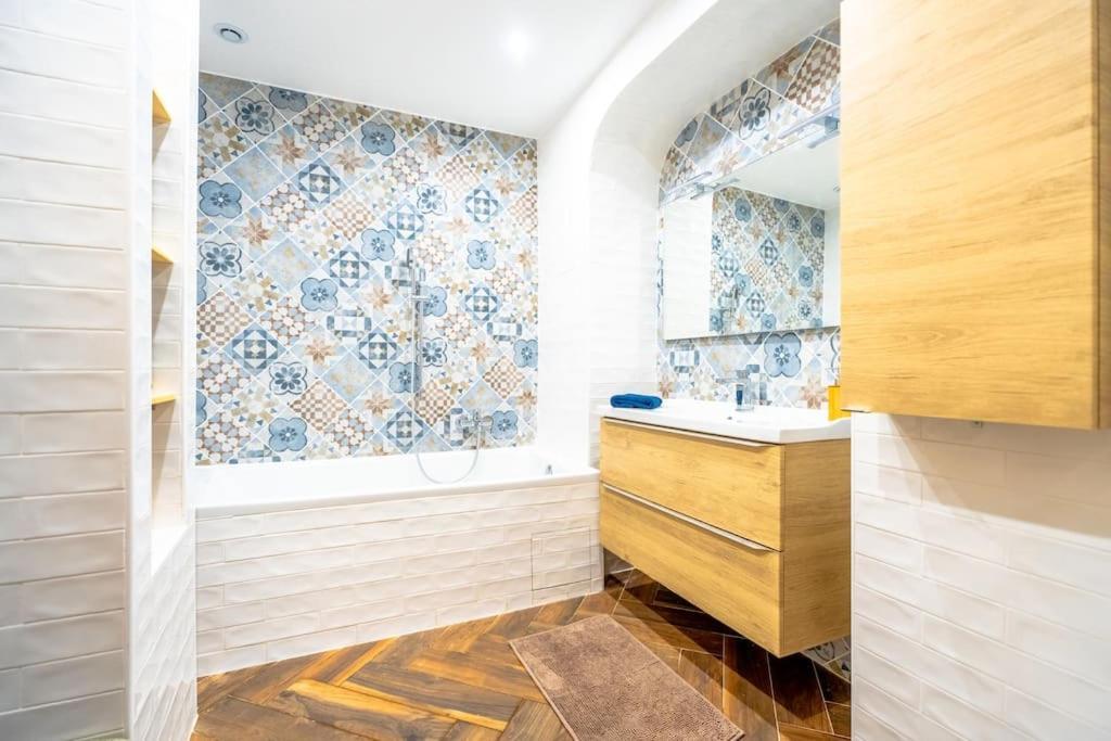 Superbe Appartement Neuf, Climatise Centre Village Le Plan-de-la-Tour Exterior foto
